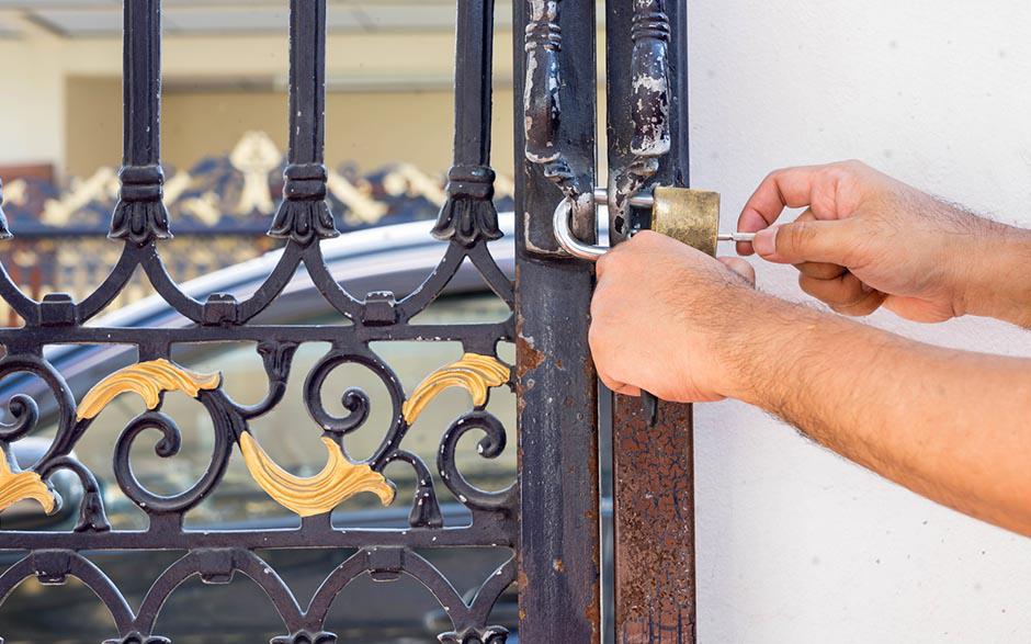 tâches spécifiques serrure porte blindee Vaucresson