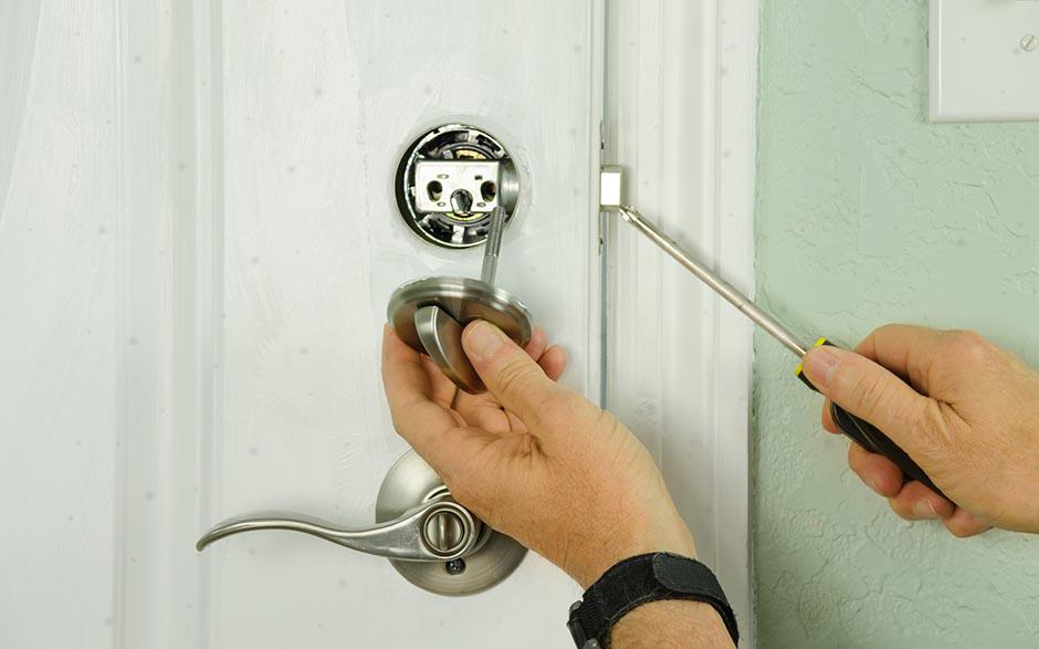 tâches spécifiques serrure porte blindee Vaucresson